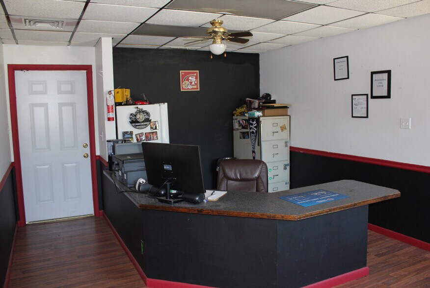 More Photos Of 3736 George Washington Memorial Hwy, Hayes General Retail For Sale