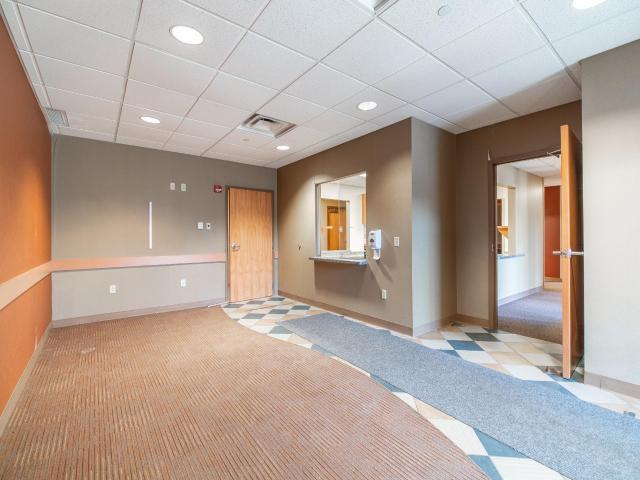 More Photos Of 10 Timberview Ln, Russell Medical For Sale