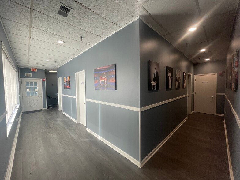 More Photos Of 17716 Oak Park Ave, Tinley Park Office For Sale