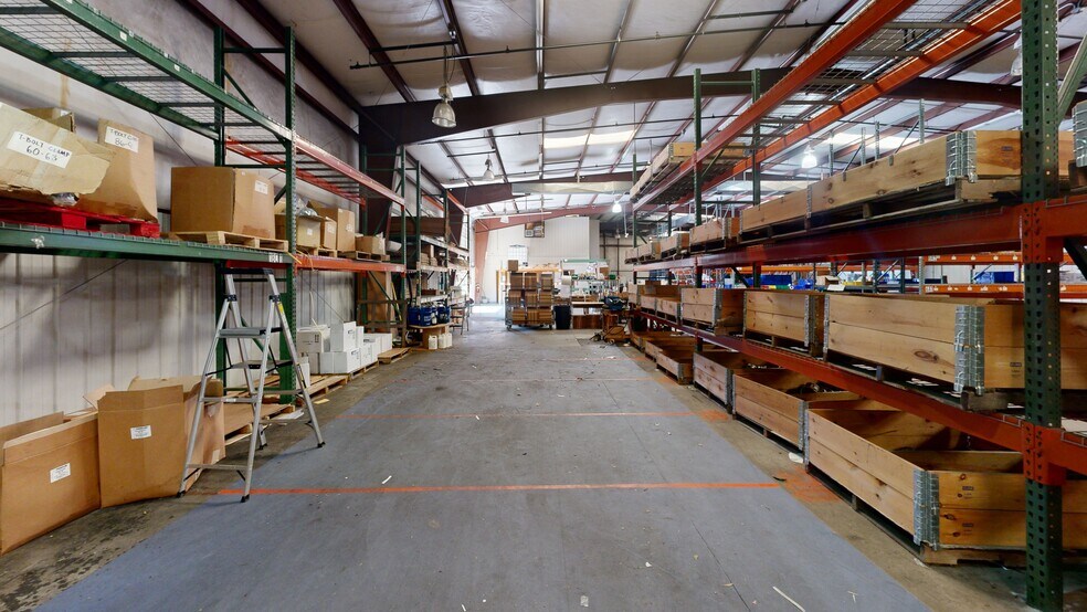 More Photos Of 551 N 13th St, Rogers Warehouse For Lease