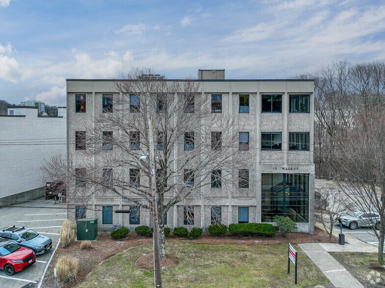 More Photos Of 15 Walnut St, Wellesley Office For Lease