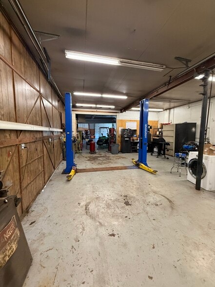 More Photos Of 7800 N 2nd St, Machesney Park Freestanding For Sale