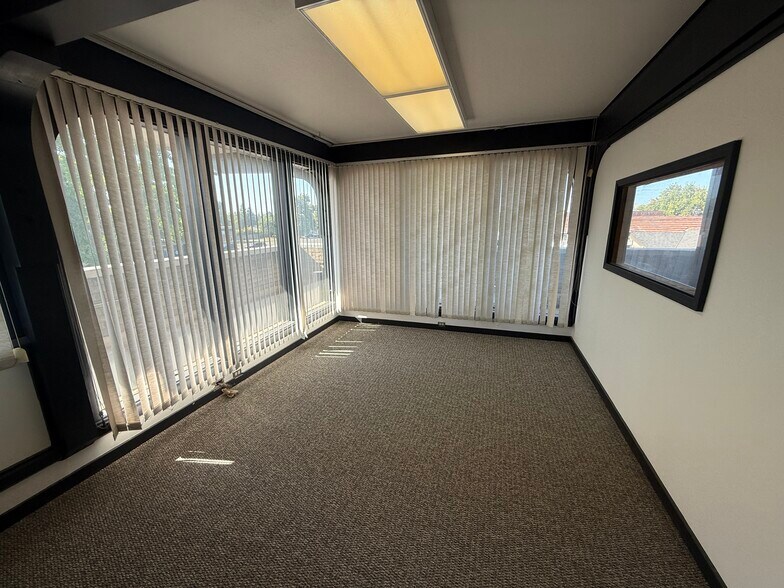 More Photos Of 5660 Freeport Blvd, Sacramento Office For Sale