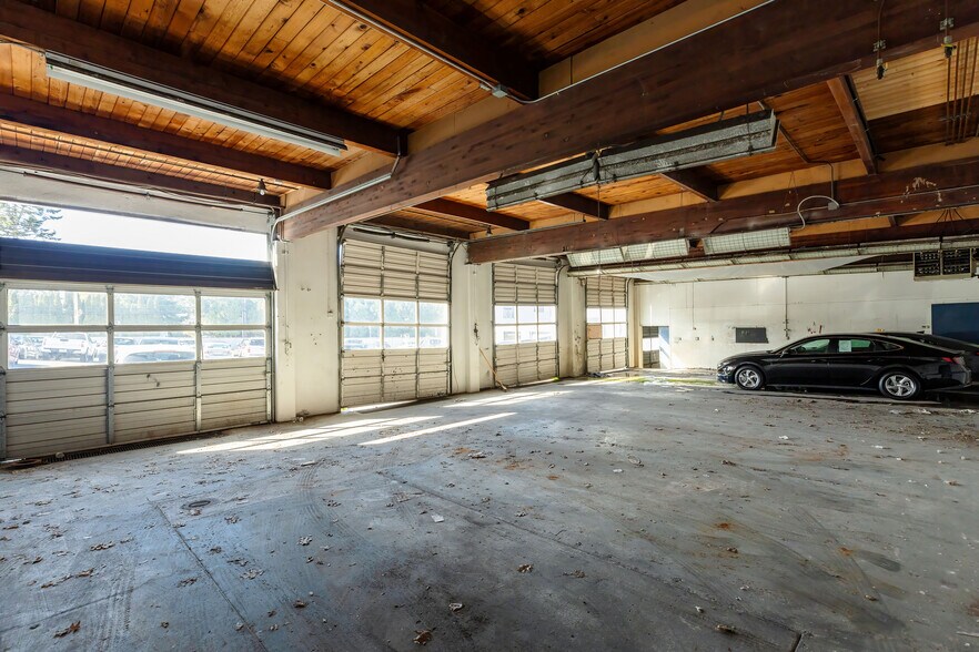 More Photos Of 1940 E Powell Blvd, Gresham Auto Dealership For Sale