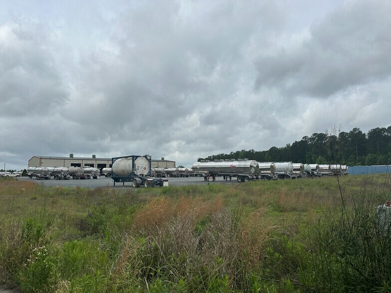 More Photos Of 1051 Aqua Dr, Haughton Distribution For Sale