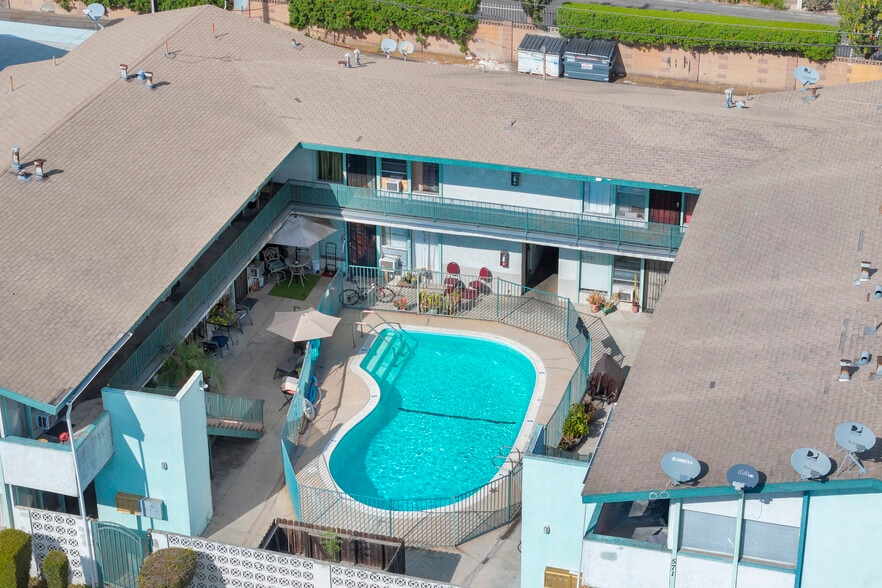 More Photos Of 561 E 64th St, Long Beach Apartments For Sale