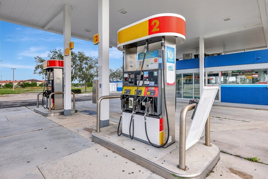 More Photos Of 4696 Okeechobee Rd, Fort Pierce Service Station For Sale