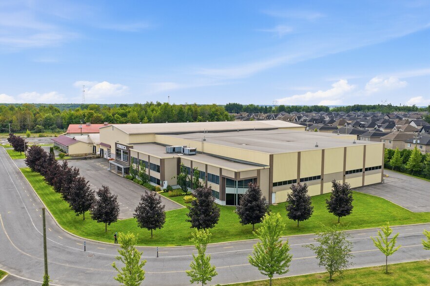 More Photos Of 4859 Rue Des Ormes, Contrecoeur Manufacturing For Sale
