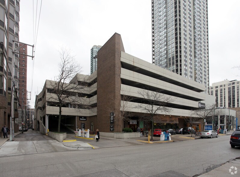 More Photos Of 75 W Elm St, Chicago Parking Garage For Lease
