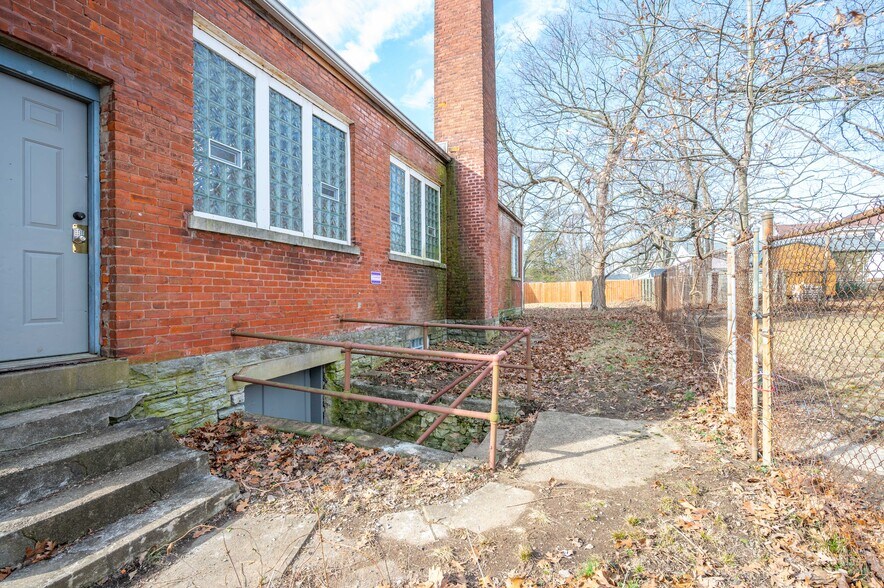 More Photos Of 1514 Kinney Ave, Cincinnati Warehouse For Sale