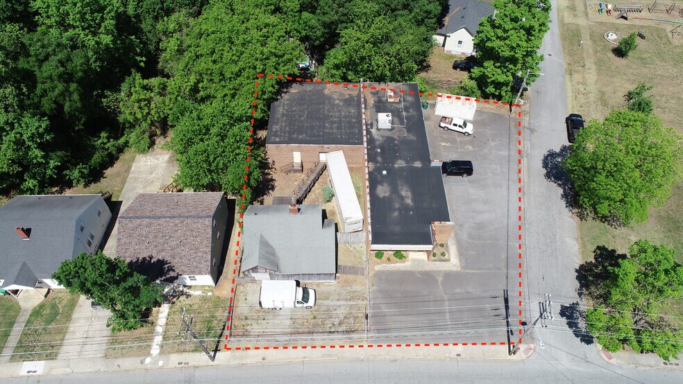 More Photos Of 1100-1102 English Rd, High Point Manufacturing For Sale