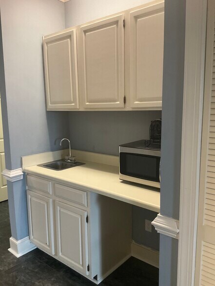 More Photos Of 1345 Garner Ln, Columbia Office For Sale