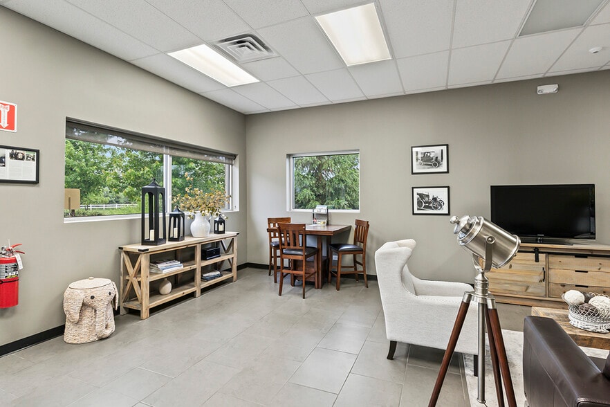 More Photos Of 2940 Weber Dr, Aurora Auto Repair For Sale