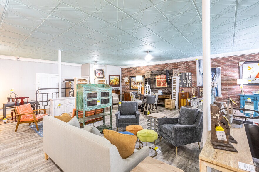 More Photos Of 507 E 3rd St, Lexington Warehouse For Sale