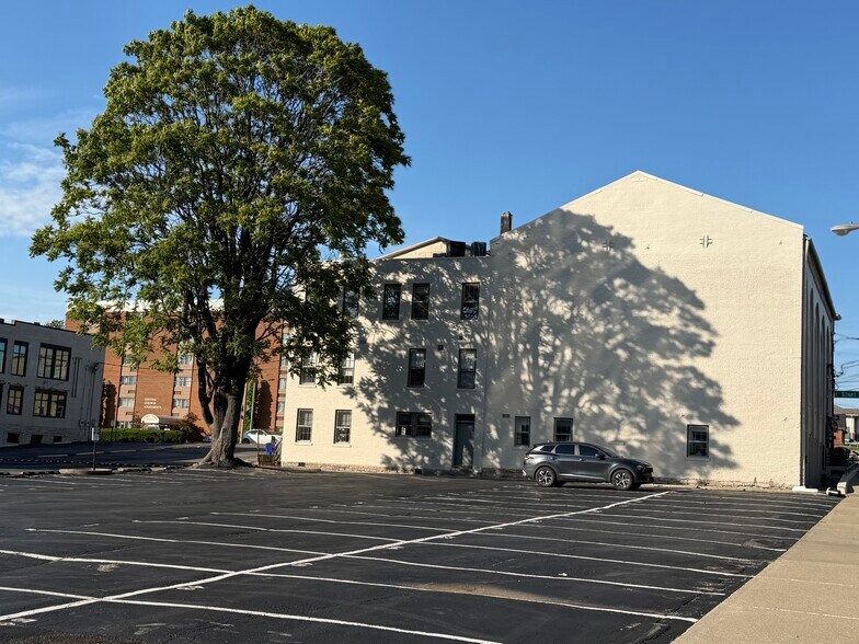 More Photos Of 266 E Short St, Lexington Storefront Retail Office For Sale