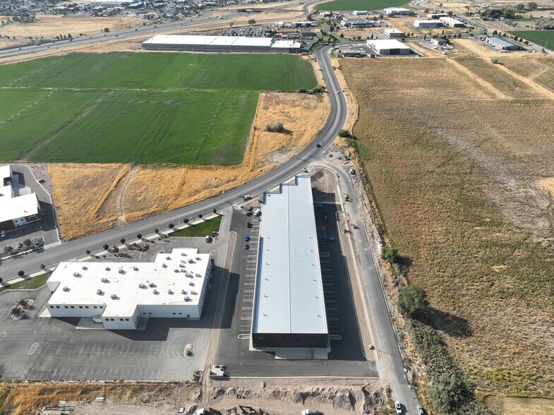 More Photos Of 292 S American Way, Payson Warehouse For Sale