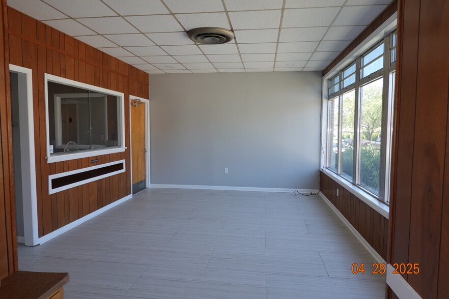 More Photos Of 17 W Mellen St, Hampton Medical For Lease