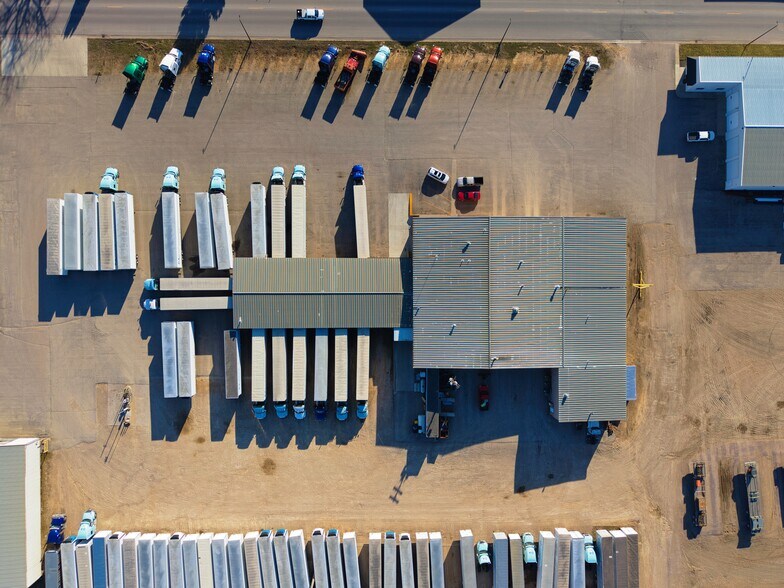 More Photos Of 926 N Front St, New Ulm Industrial For Sale