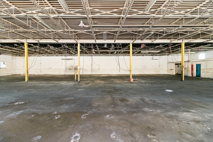 More Photos Of 32537 Parklane Ave, Garden City Industrial For Sale