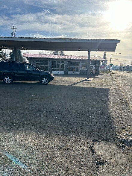 More Photos Of 518 S Pacific Hwy, Cottage Grove Auto Repair For Sale