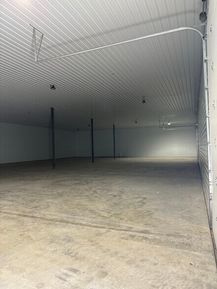 More Photos Of 4657 S Limit Ave, Sedalia Warehouse For Lease