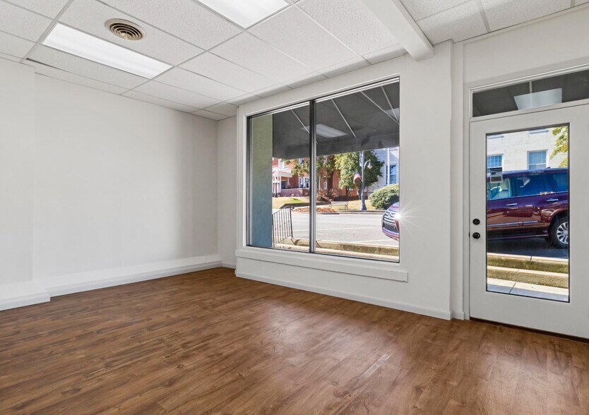 More Photos Of 513 Gunter Ave, Guntersville Office For Sale