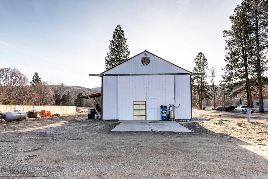 More Photos Of 308 E Tanner Ave, Darby Freestanding For Sale