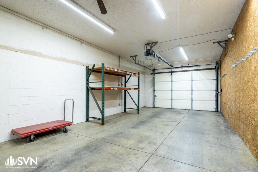 More Photos Of 881 Newtown Pike, Lexington Flex For Lease
