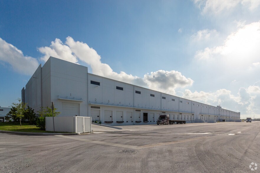 More Photos Of 11240 NW 122nd St, Medley Distribution For Lease