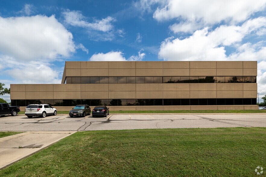 More Photos Of 9111 E Douglas Ave, Wichita Office For Lease