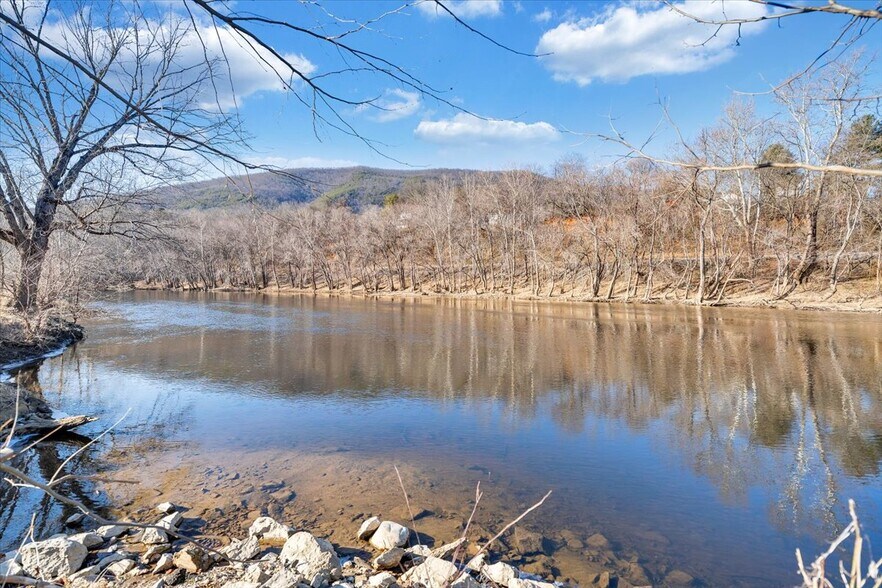 More Photos Of 630 Lowe St, Buchanan Restaurant For Sale