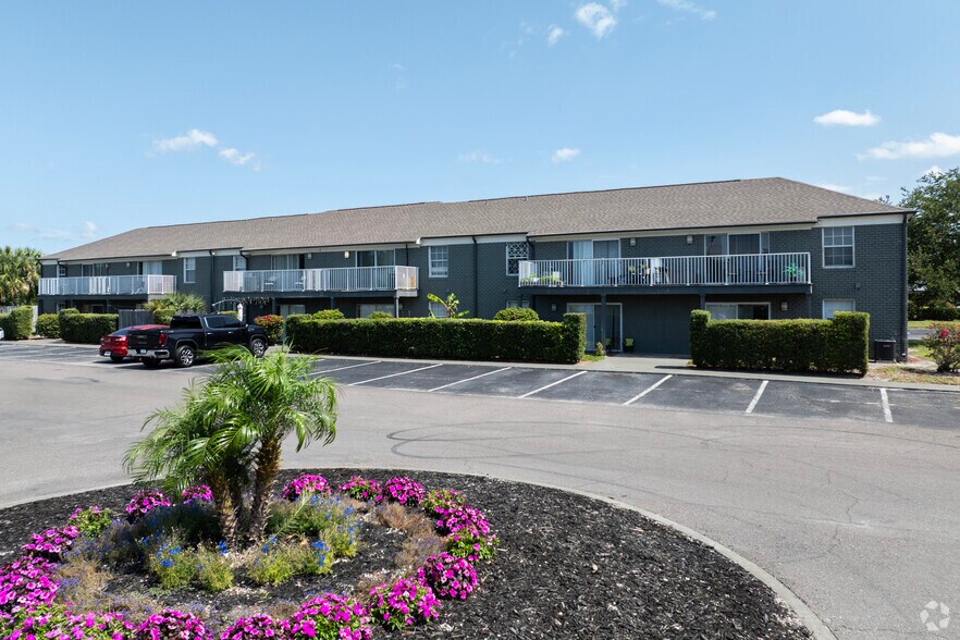 More Photos Of 6900 Concord Dr, Tampa Apartments For Sale