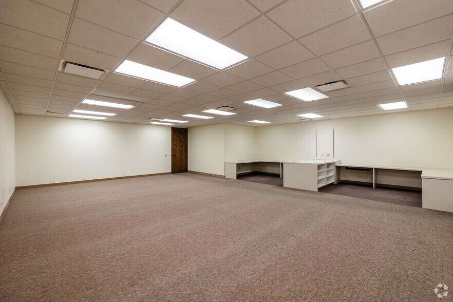 More Photos Of 100 N Broadway St, Wichita Office For Lease
