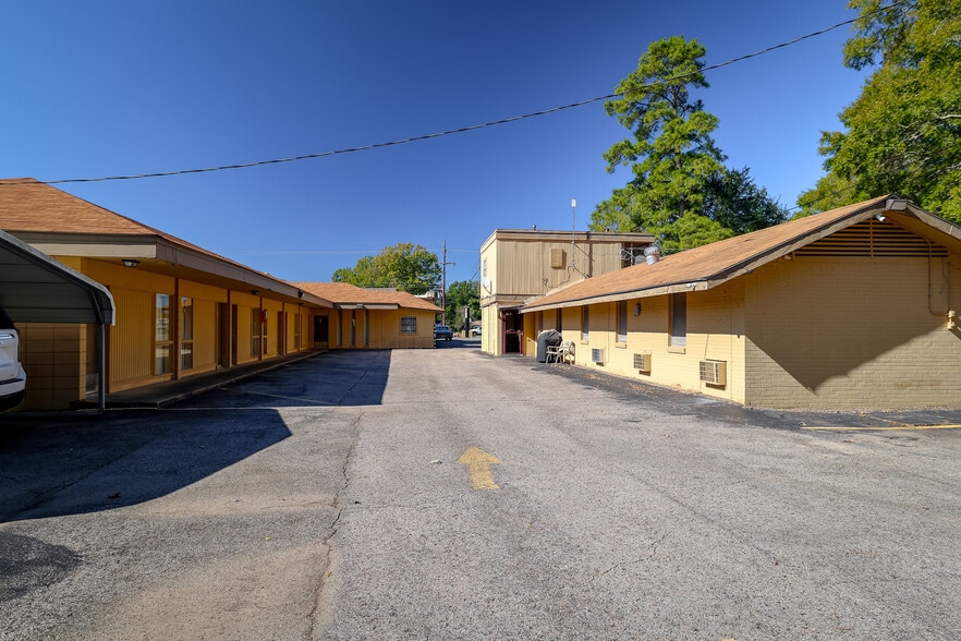 More Photos Of 221 S Preston St, Marksville Hotel For Sale