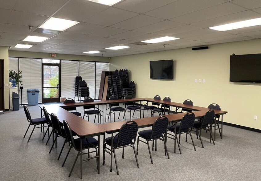 More Photos Of 402 Farnel Rd, Santa Maria Light Manufacturing For Sale