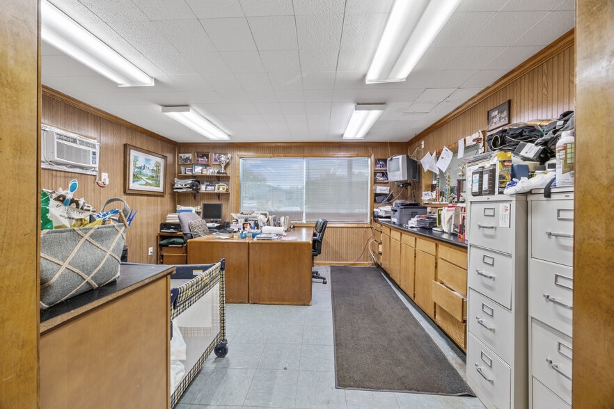 More Photos Of 1021 E Hendron Chapel Rd, Knoxville Manufacturing For Sale