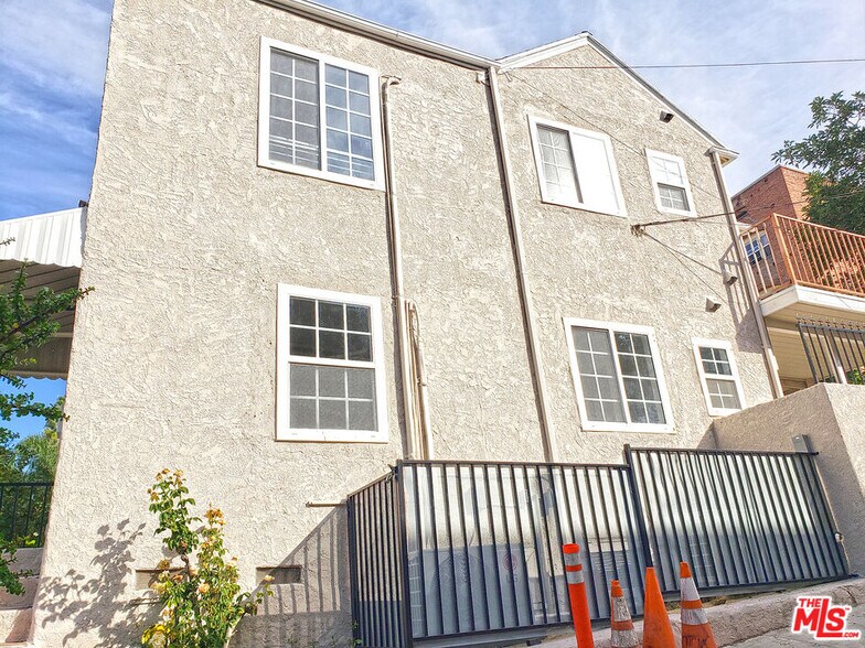 More Photos Of 158 N Edgemont St, Los Angeles Multifamily For Sale