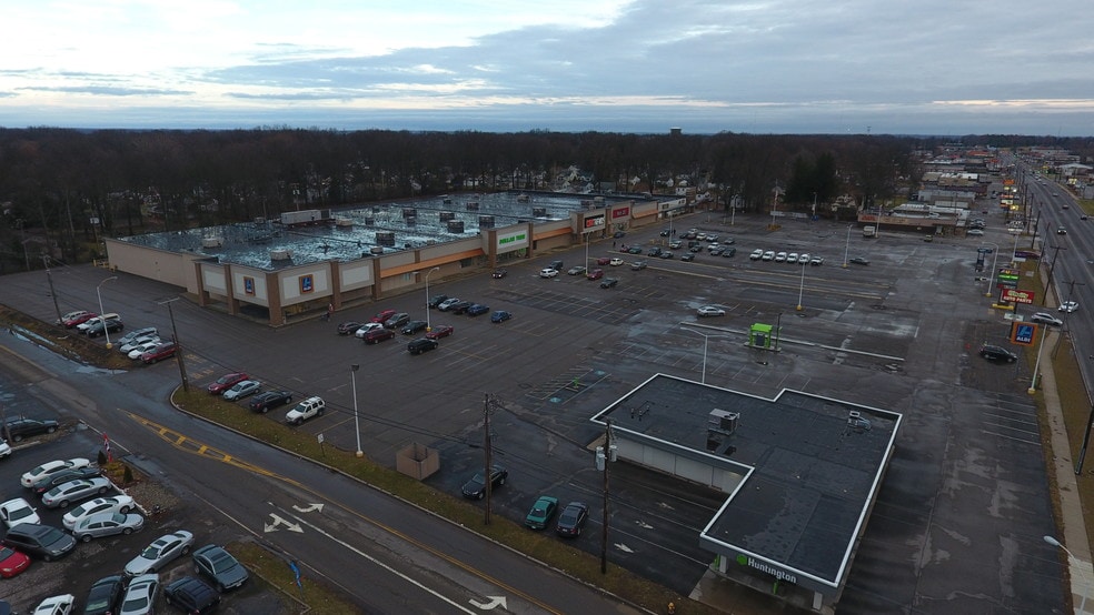 More Photos Of 3485-3497 Belmont Ave, Youngstown General Retail For Lease