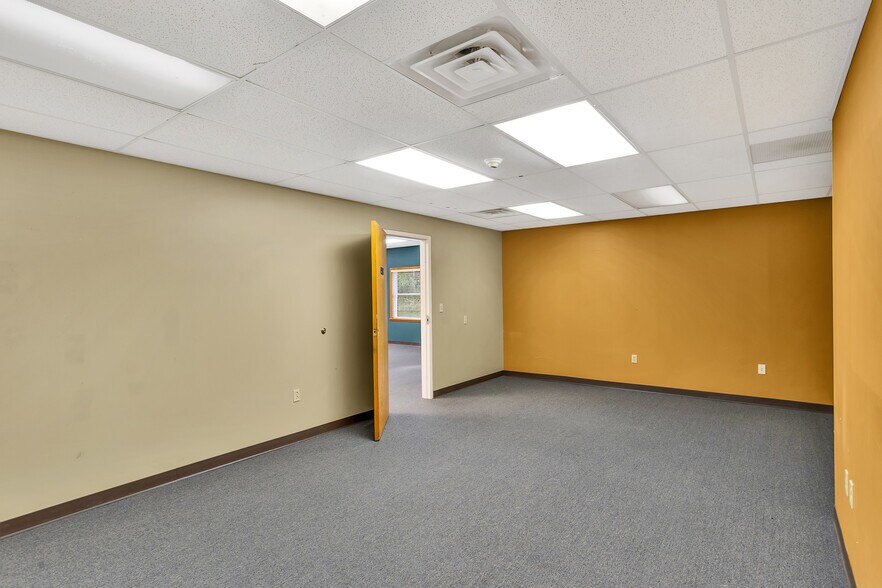 More Photos Of 50 Seco Rd, Monroeville Office For Sale
