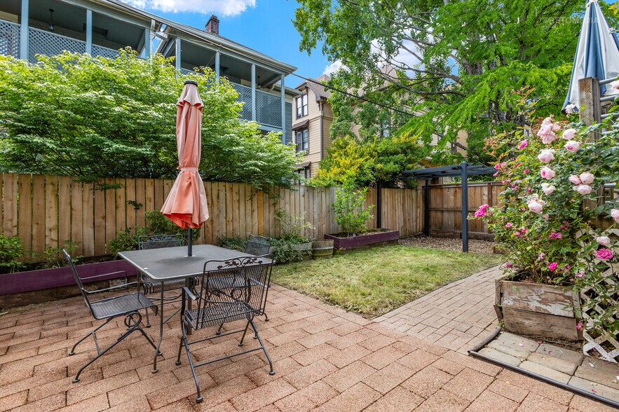 More Photos Of 2222 NW Irving St, Portland Apartments For Sale