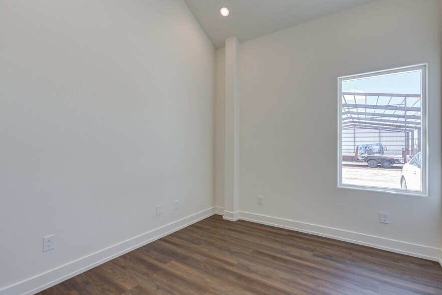 More Photos Of 11419 CR 2220, Lubbock Warehouse For Sale