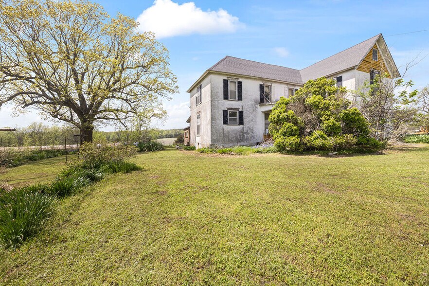 More Photos Of 10535 N Highway 59, Summers Land For Sale