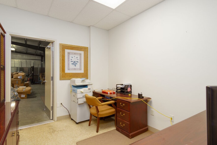 More Photos Of 405 Enterprise St, Longview Warehouse For Sale