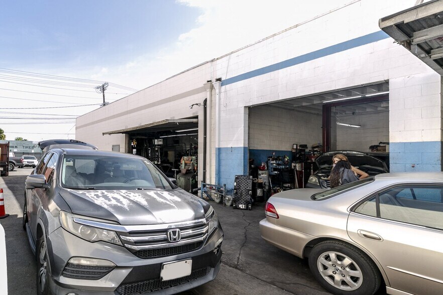 More Photos Of 6015 Kester Ave, Van Nuys Warehouse For Sale