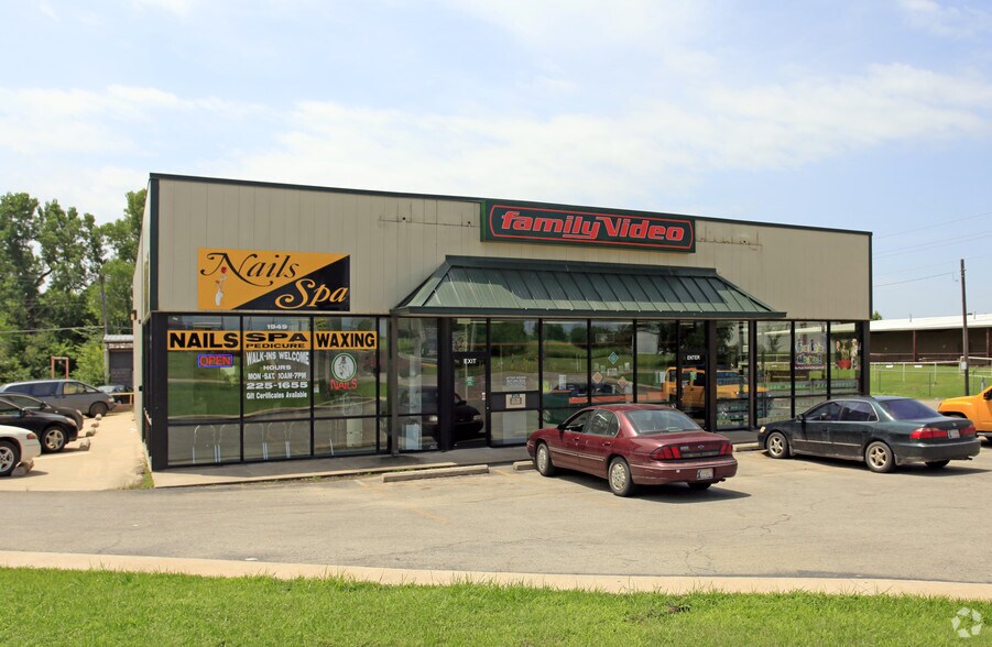 More Photos Of 1947-1949 E Main St, Cushing General Retail For Lease
