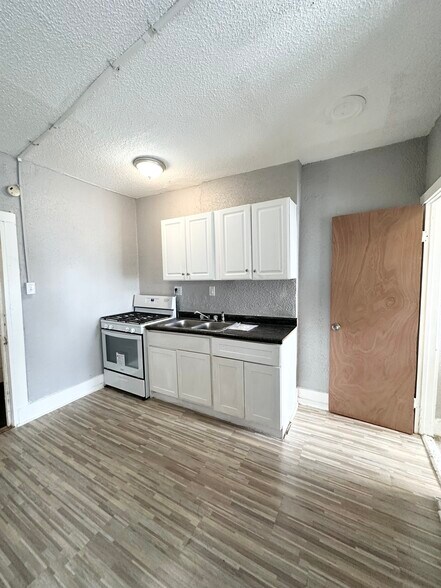 More Photos Of 5300 W Division St, Chicago Apartments For Sale