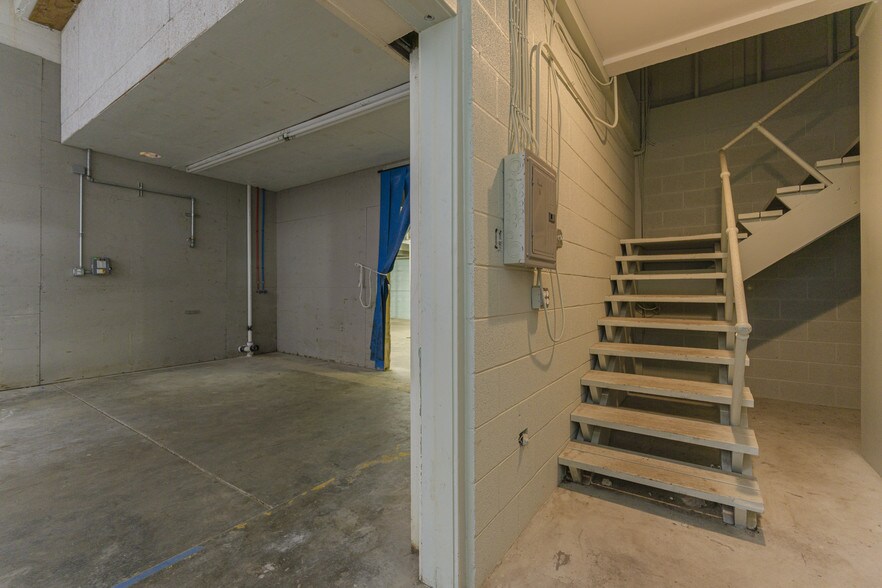 More Photos Of 2415 Church St, Galveston Light Distribution For Lease