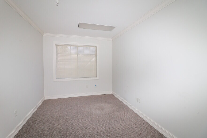 More Photos Of 3225 Shallowford Rd, Marietta Office For Lease