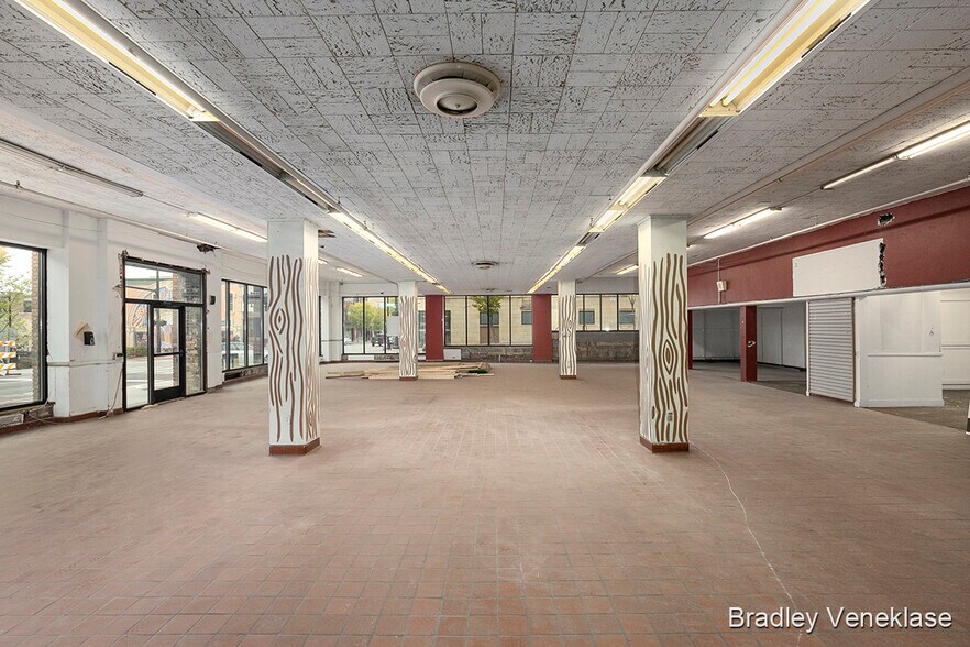 More Photos Of 200 S Division Ave, Grand Rapids Storefront Retail Office For Lease