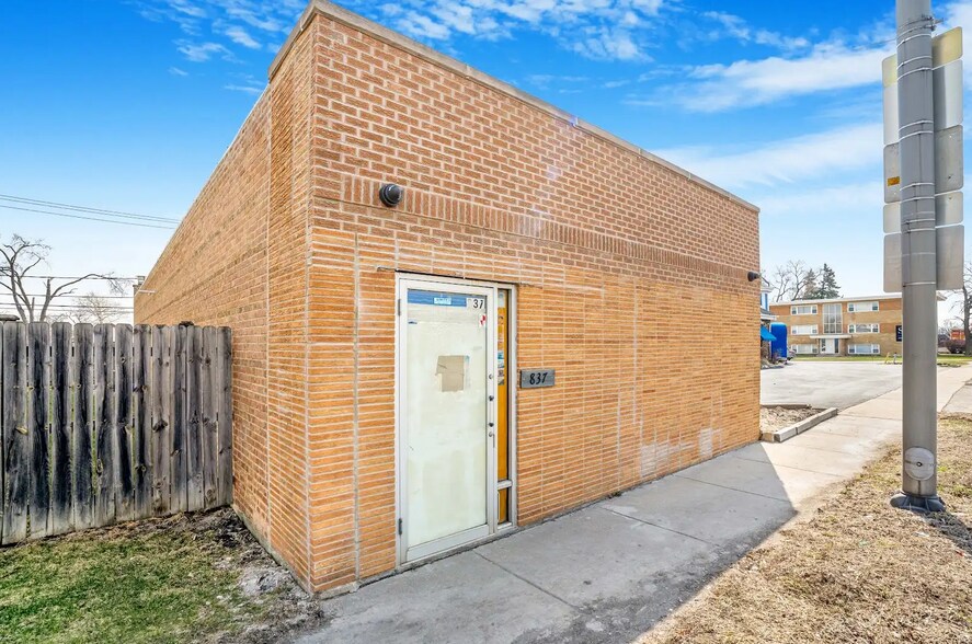 More Photos Of 837 Mannheim Rd, Bellwood Showroom For Sale